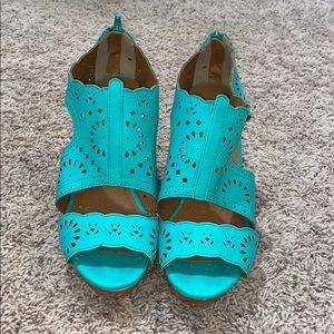 BKE Blue Wedges